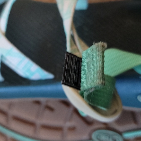 Chaco size 10 strappy sandals - Picture 7 of 7